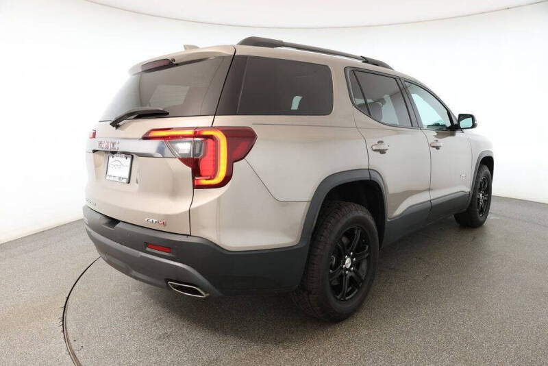 2022 GMC Acadia AT4