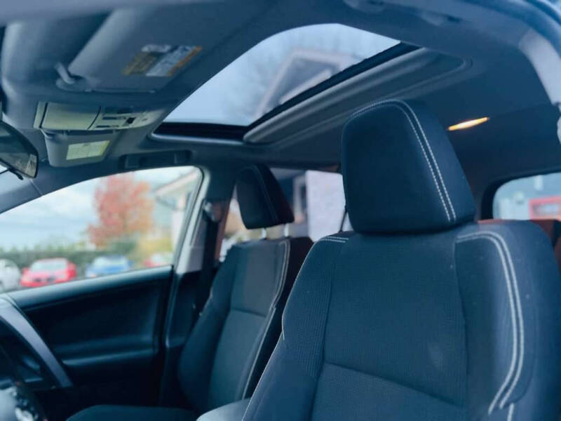 2017 Toyota RAV4 Hybrid XLE