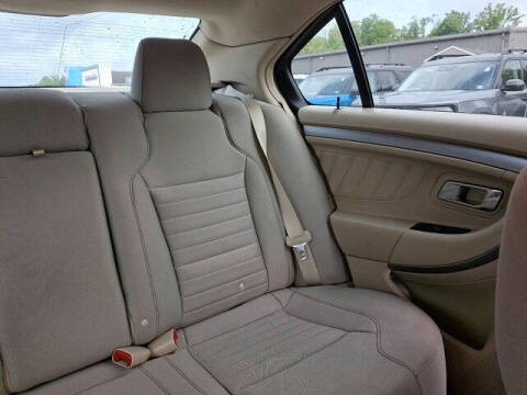2017 Ford Taurus SE