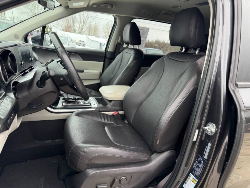 2024 Kia Carnival LX