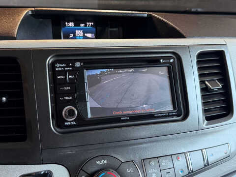 2013 Toyota Sienna SE 8-Passenger