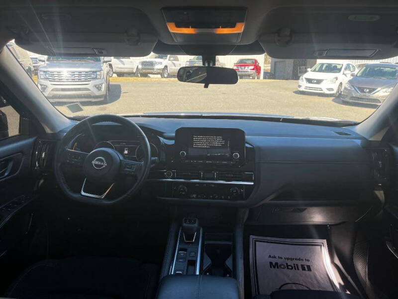 2024 Nissan Pathfinder SV