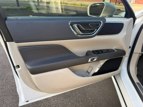 2019 Lincoln Continental Select