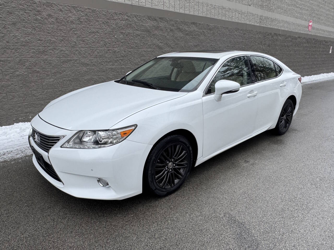 White 2013 Lexus ES 350 Base 4dr Sedan 1