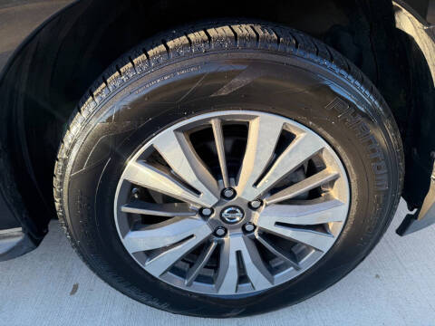 2017 Nissan Pathfinder SL