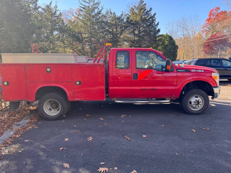 2015 Ford F-350 Super Duty Chassis Cab XLT photo 2