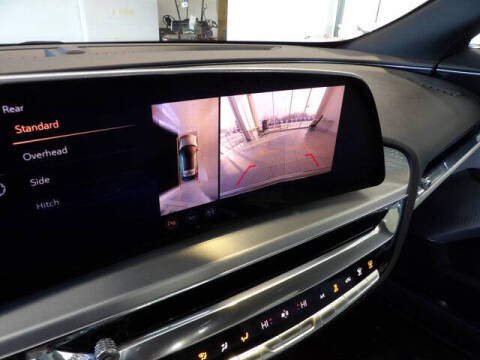 2024 Cadillac LYRIQ Luxury 2