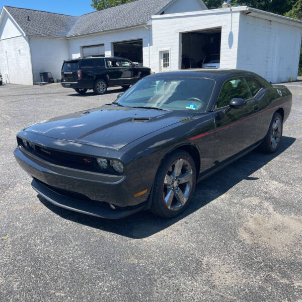2014 Dodge Challenger R/T's photo