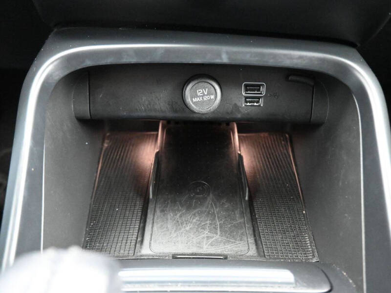 2021 Volvo XC40 T5 Momentum