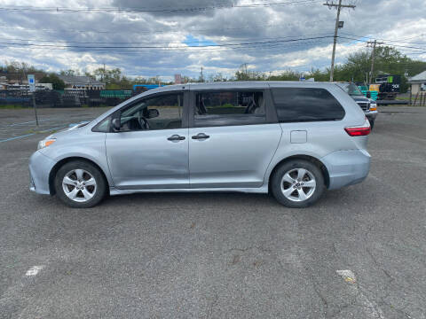 2019 Toyota Sienna for sale at BT Mobility LLC in Wrightstown NJ