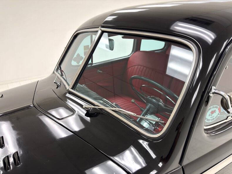 1948 Ford Super Deluxe