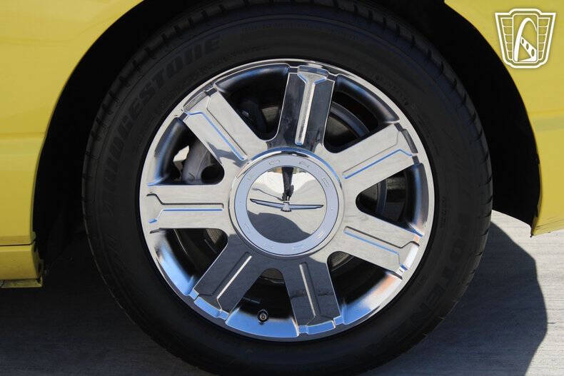 2004 Ford Thunderbird Deluxe