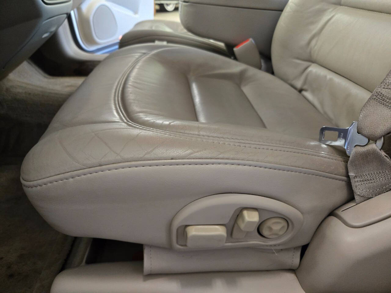 2002 Cadillac DeVille 73