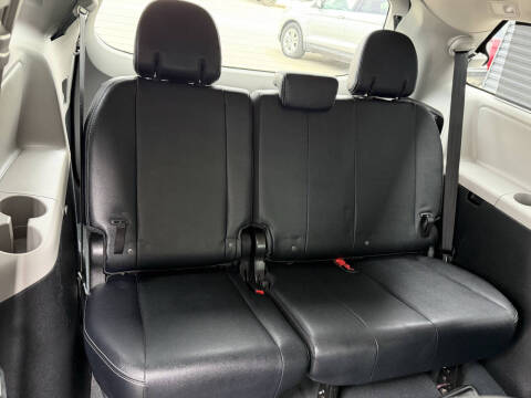 2020 Toyota Sienna SE 8-Passenger