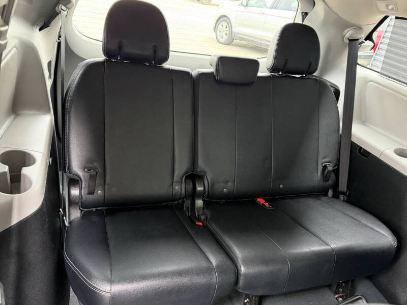 2020 Toyota Sienna SE 8-Passenger