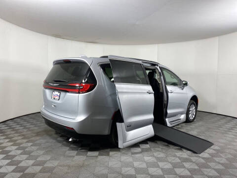 2022 Chrysler Pacifica Touring L