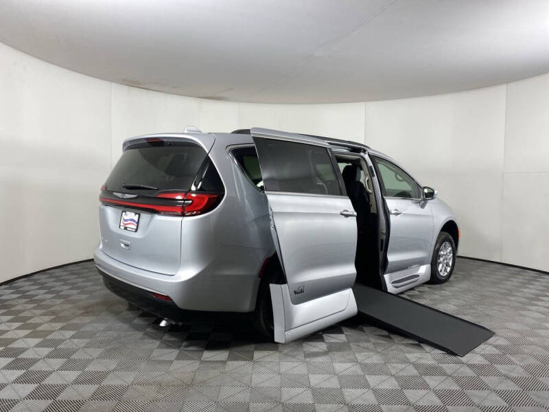 2022 Chrysler Pacifica Touring L