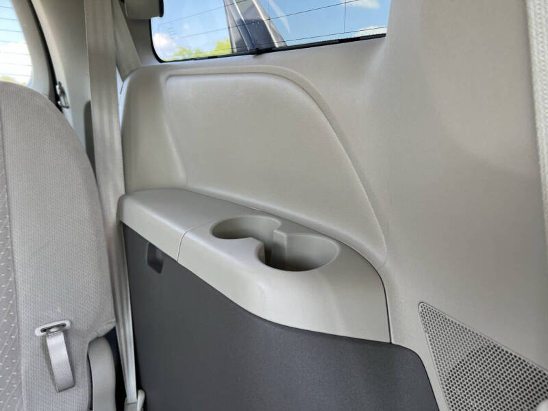 2020 Toyota Sienna LE 7-Passenger