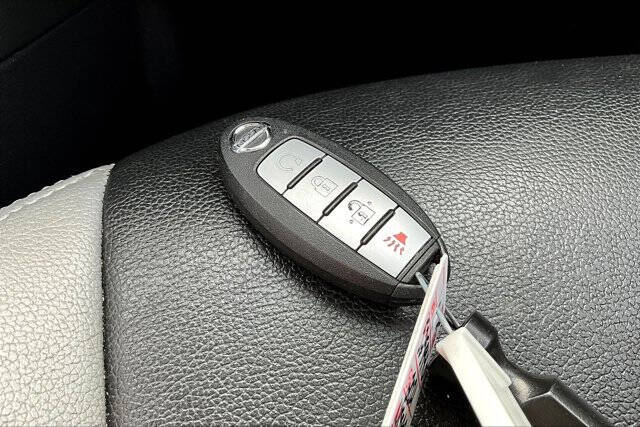 2021 Nissan Kicks SR