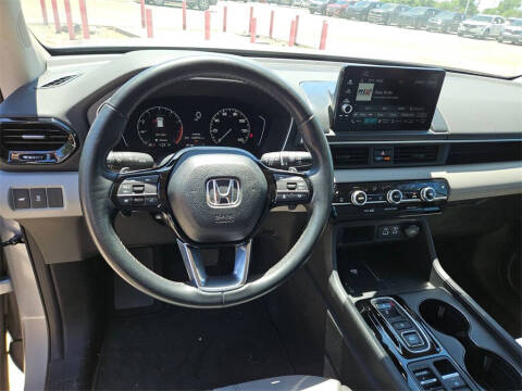 2023 Honda Pilot EX-L w/Rear Captain's Chairs