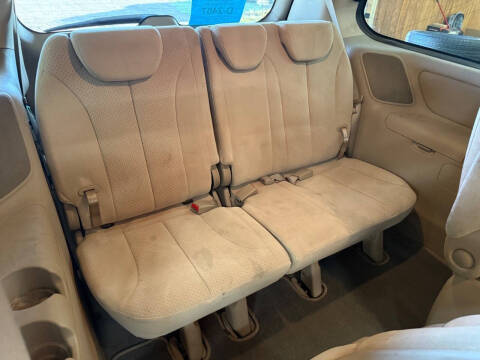 2008 Hyundai Entourage GLS