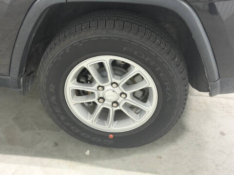 2019 Jeep Grand Cherokee Laredo E