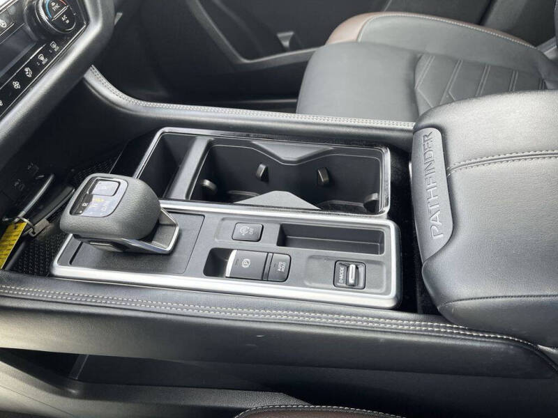2025 Nissan Pathfinder Platinum
