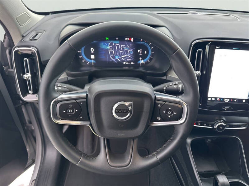 2025 Volvo XC40 B5 Core Bright Theme