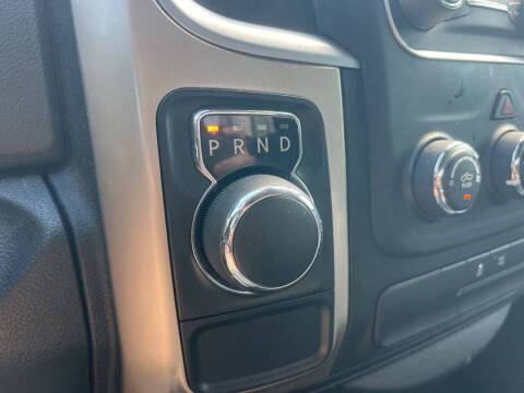 2016 RAM 1500 SLT
