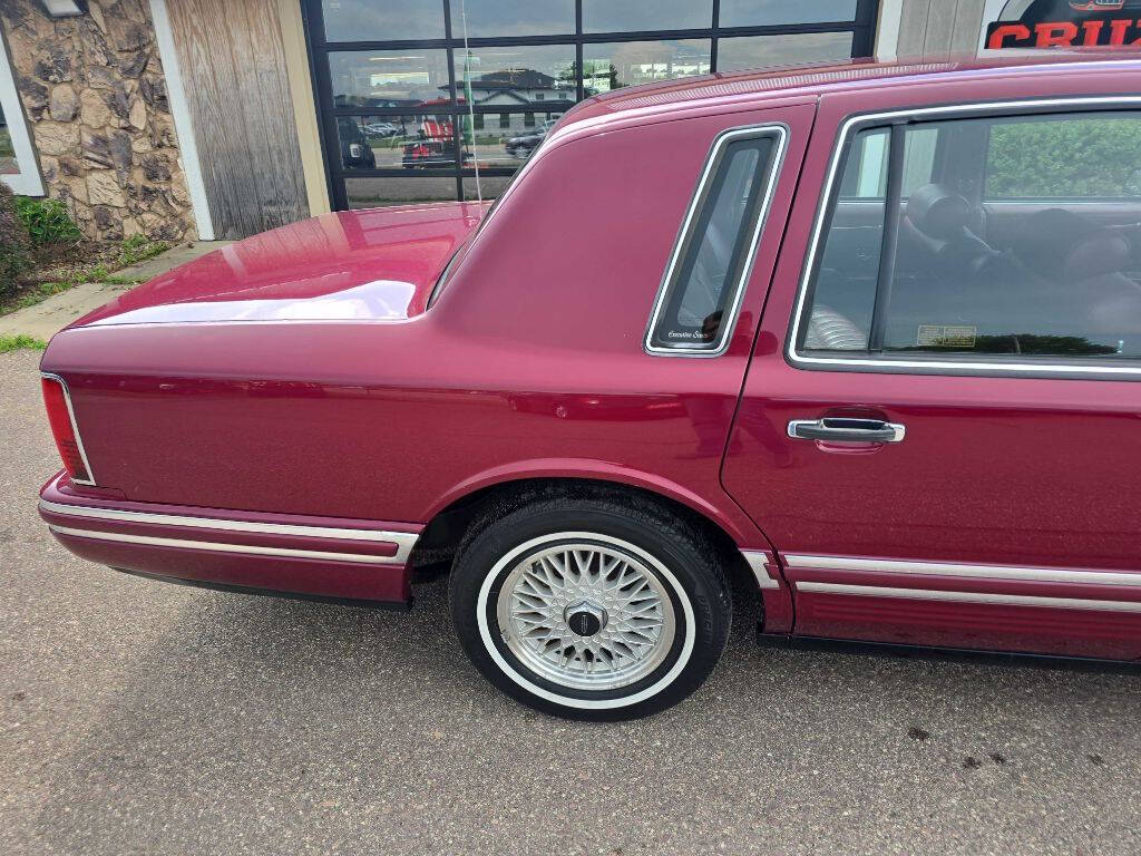 1993 Lincoln Town Car 11