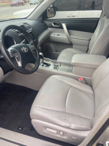 2011 Toyota Highlander SE