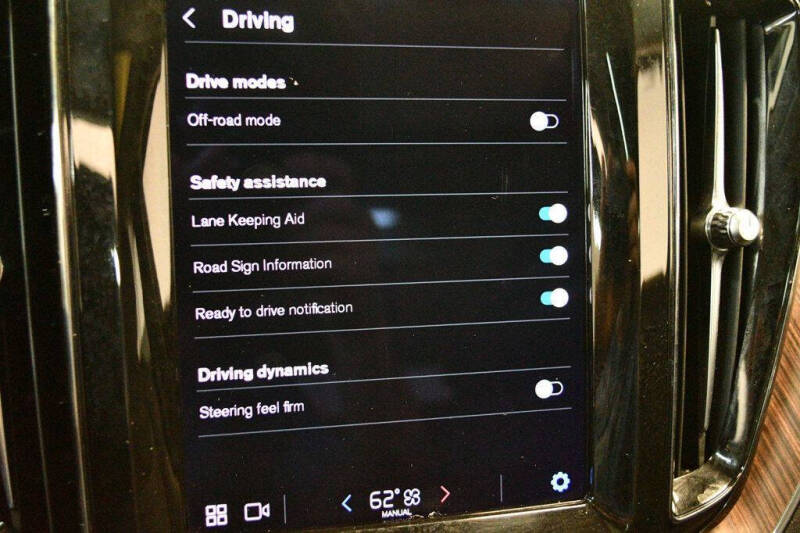 2022 Volvo XC60 B5 Momentum