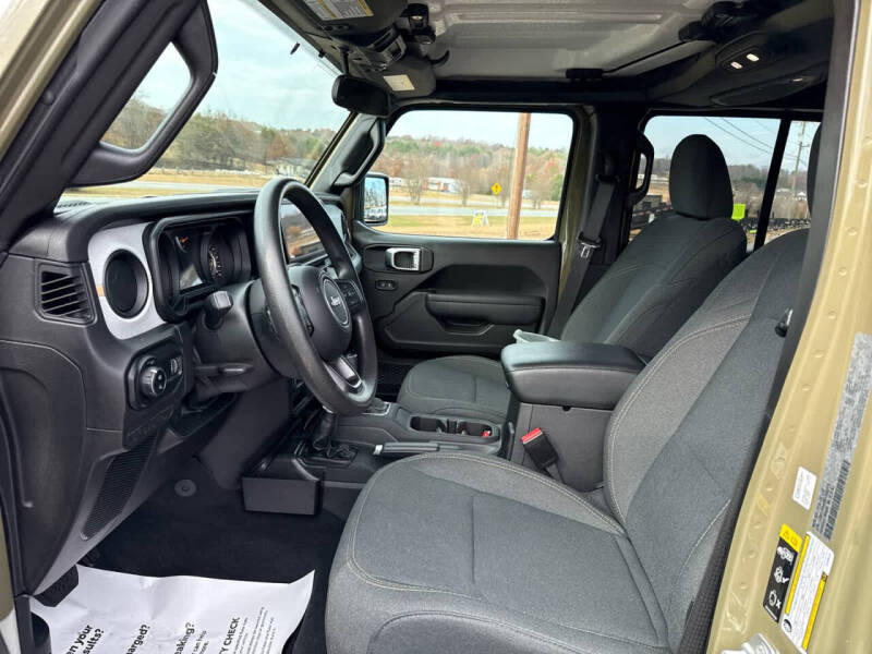 2025 Jeep Gladiator NightHawk