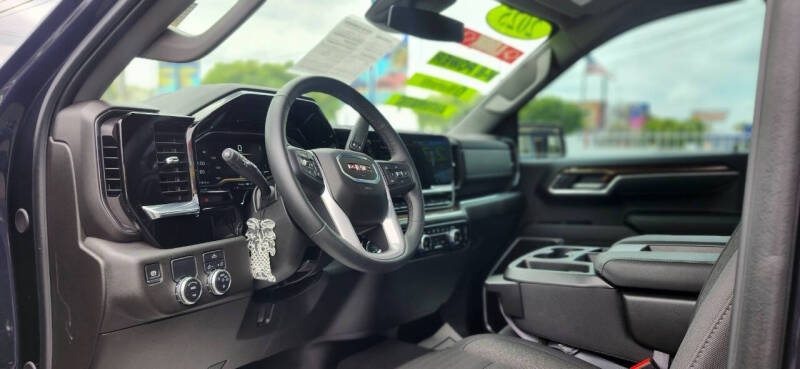 2025 GMC Sierra 1500 Elevation