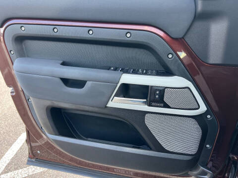 2023 Land Rover Defender 130 SE