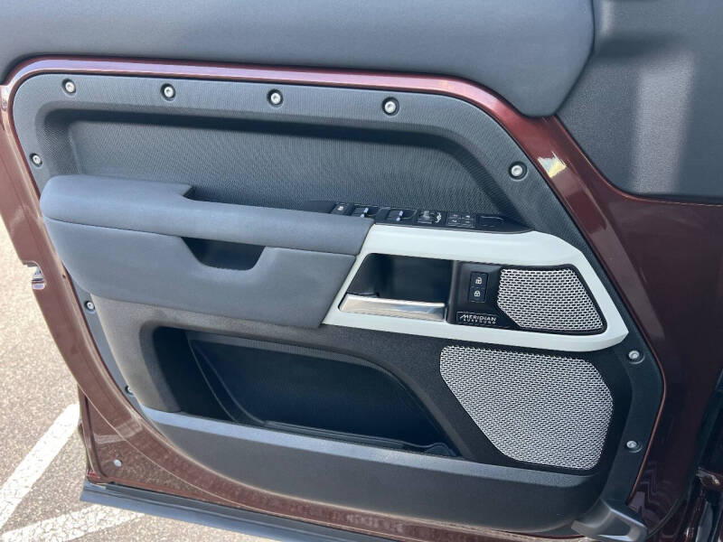 2023 Land Rover Defender 130 SE