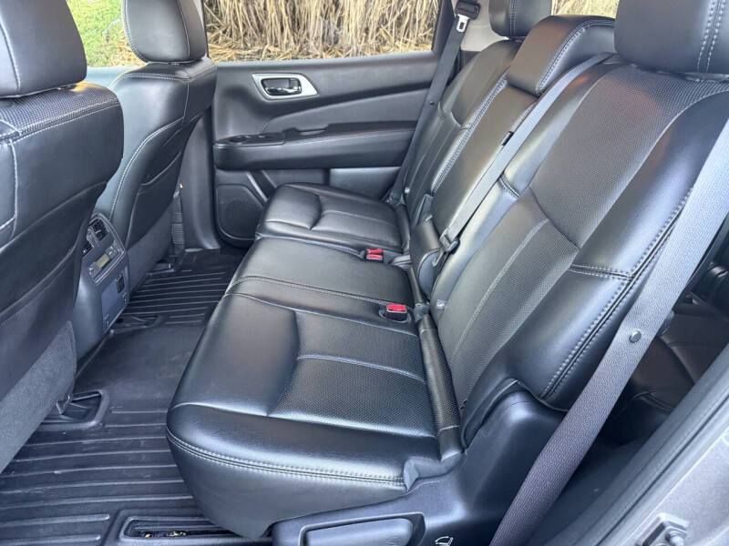 2017 Nissan Pathfinder Platinum