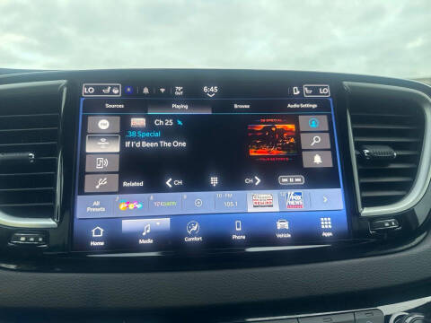 2025 Chrysler Pacifica Select