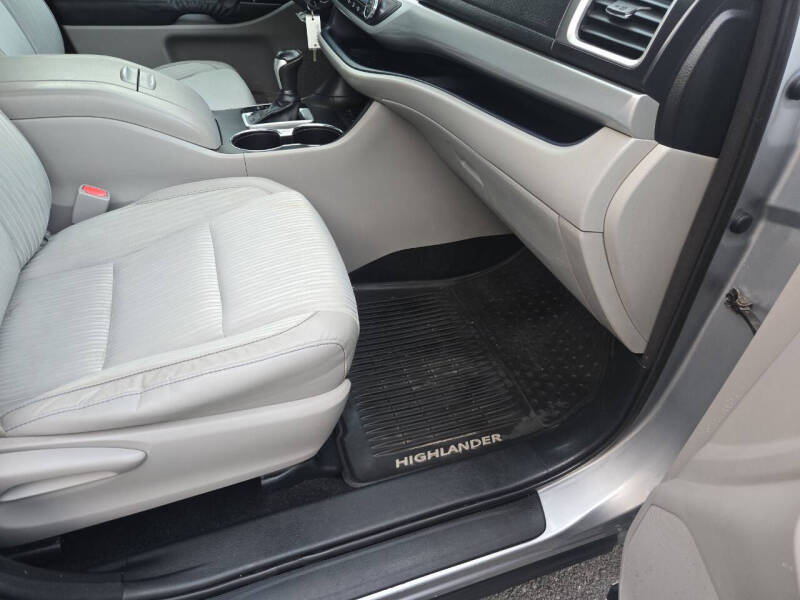 2014 Toyota Highlander LE