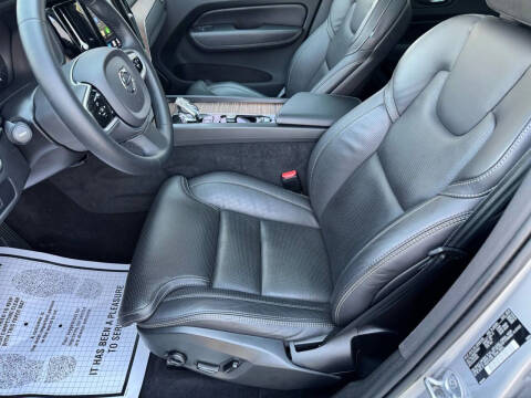 2023 Volvo XC60 B5 Ultimate Bright Theme