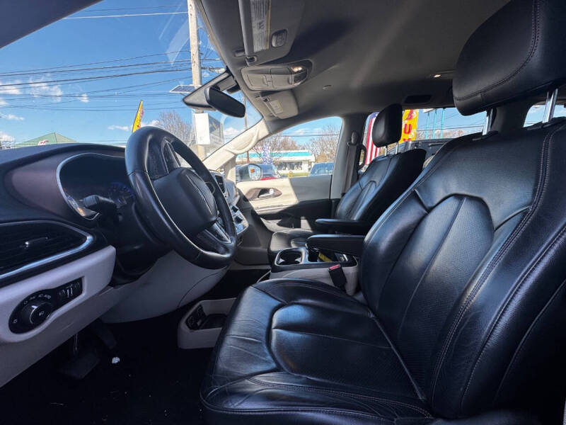 2017 Chrysler Pacifica Touring-L Plus