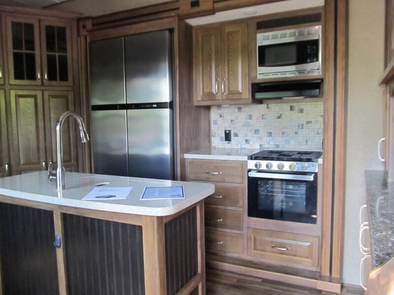 2017 Keystone RV Avalanche