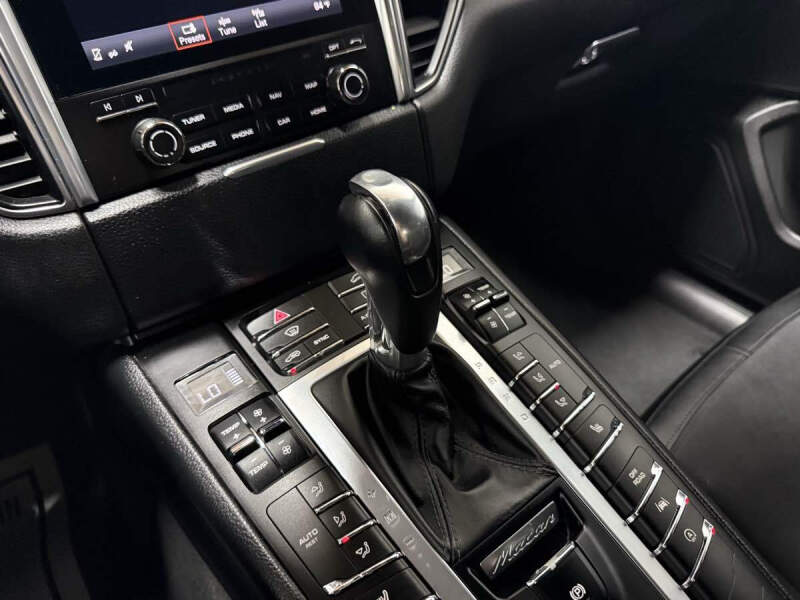 2017 Porsche Macan