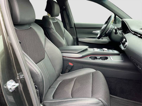 2025 Genesis GV70 2.5T Standard