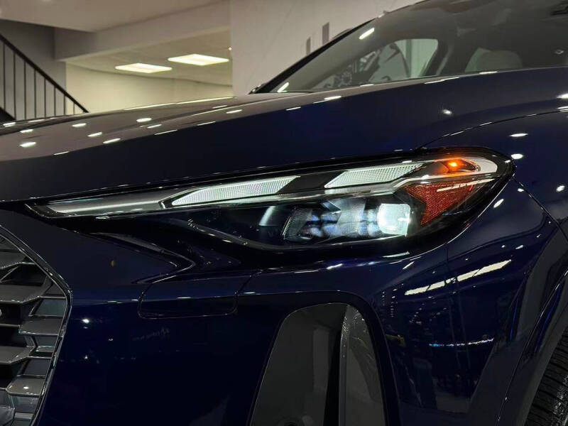 2025 Audi Q5 quattro Premium TFSI