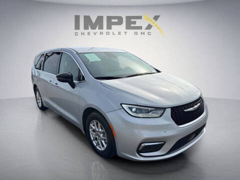 2024 Chrysler Pacifica Touring L