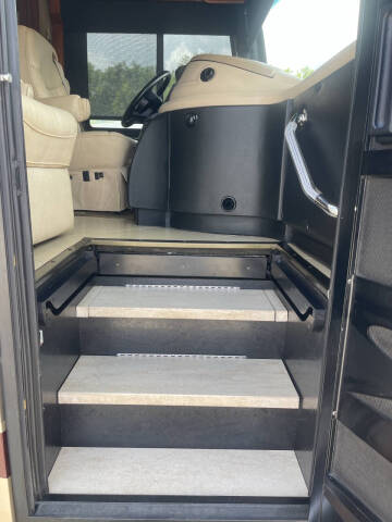 2013 Freightliner XCM Chassis