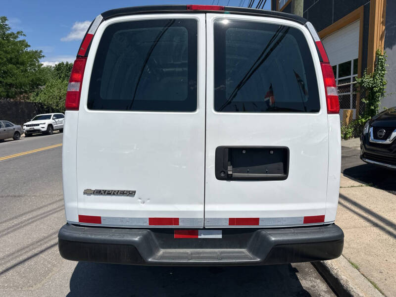 2019 Chevrolet Express 2500