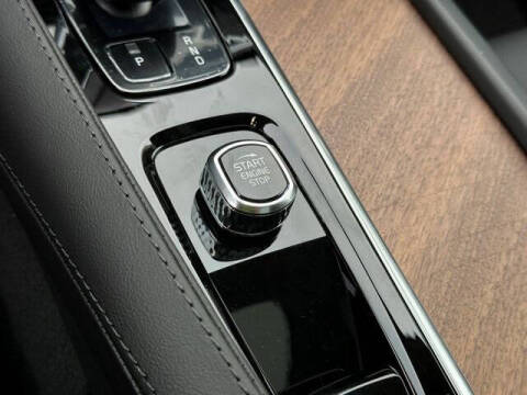 2025 Volvo XC90 T8 Plus Bright Theme 7P