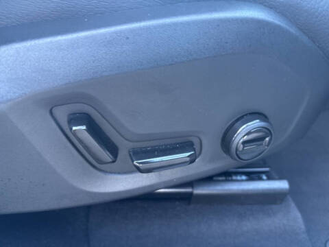 2025 Volvo XC60 B5 Plus Dark Theme